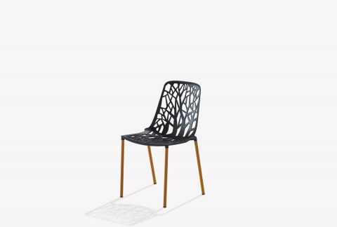 Forest Chair mit Beinen bedeckt aus Iroko
