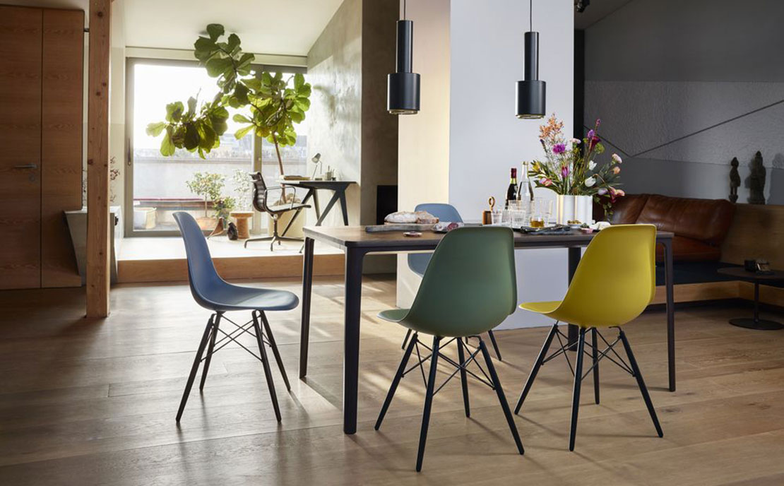 Neue Farben für die Eames Plastic Chairs und Eames Fiberglass Chairs von Vitra ab dem Sommer 2019.