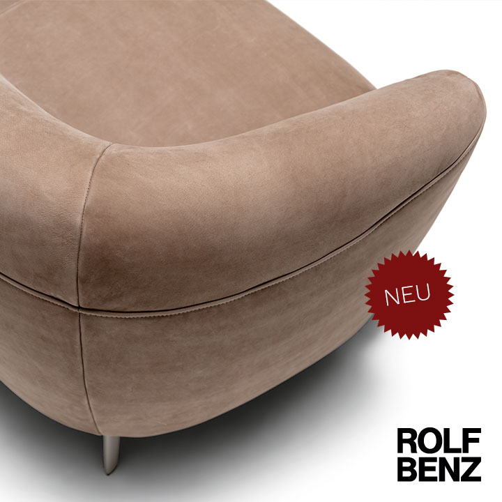 Mit dem neuen Sofa Rolf Benz ELVA zeigen die Designer Silja und Norbert Beck, wie viel Eleganz auch in kompakte Räume passt.  Rolf Benz ELVA Sofa