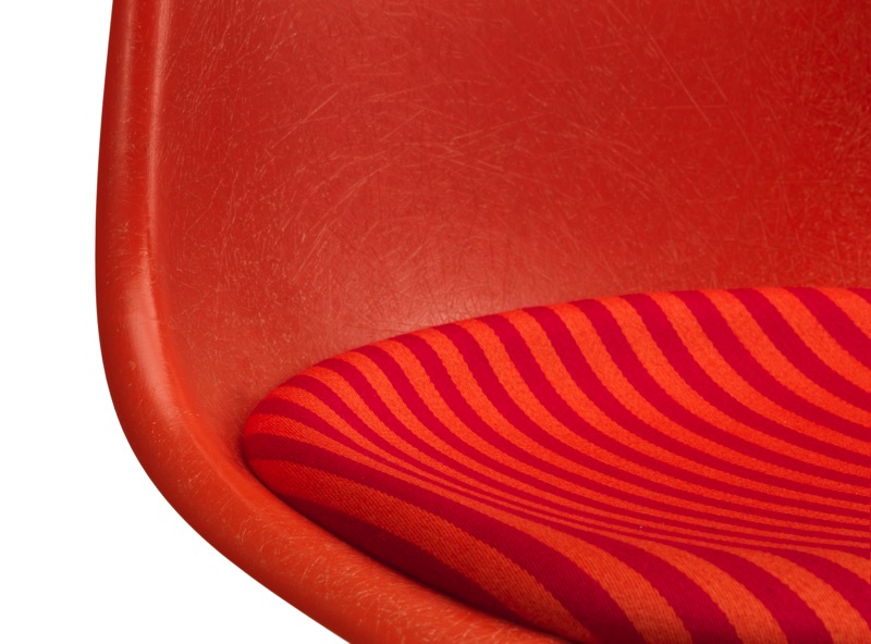 NEU: Vitra Eames Fiberglass Side Chair La Fonda limitierte Edition Eames Red Orange